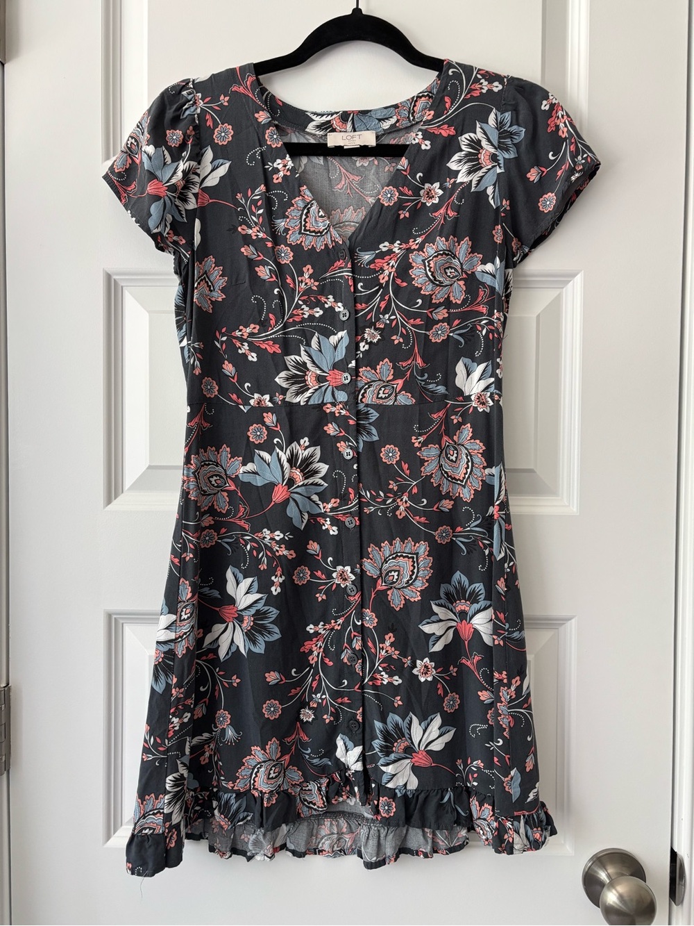 LOFT Outlet Gray Floral Print Short Sleeve Button Front Ruffle Hem Dress Size 0P